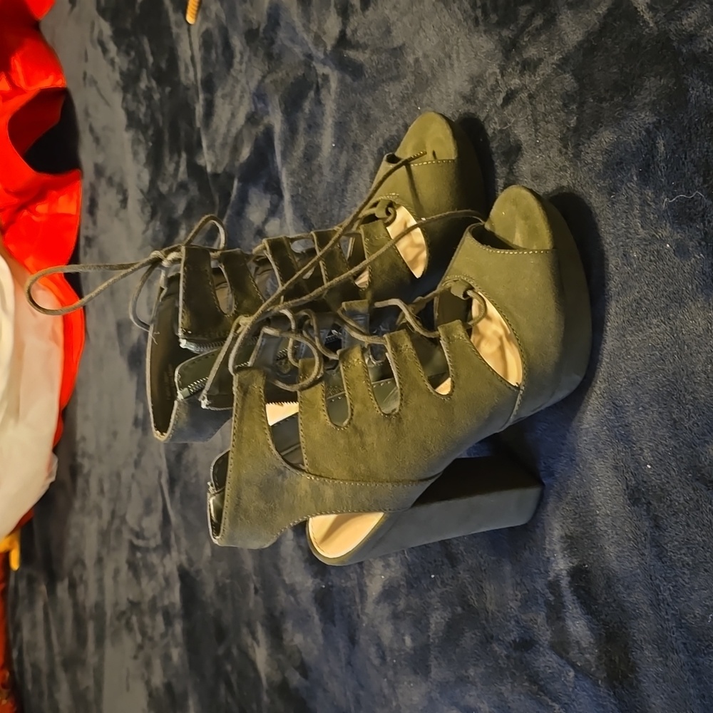 Bar iii heels